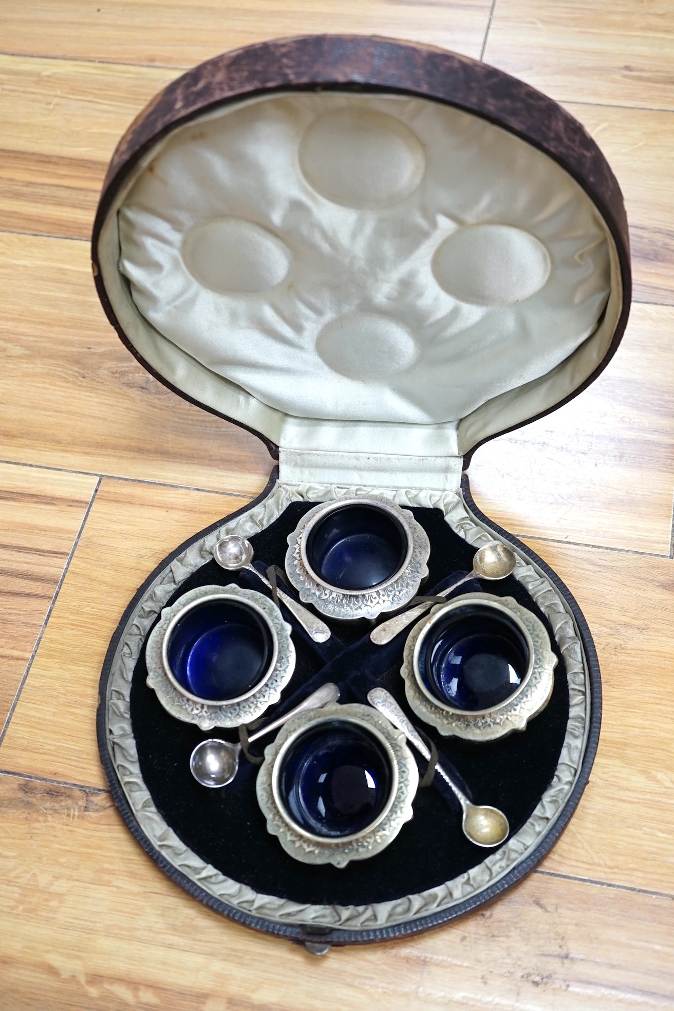 Assorted plated wares and two cased medallions. Condition - variable